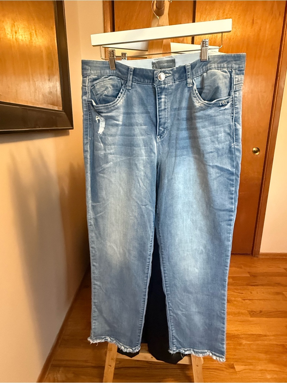 Wit & Wisdom Faded Light Blue Cropped Straight Jeans